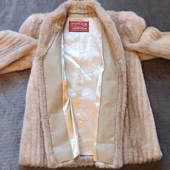 Cream Vintage Faux Fur Jacket, Retro Fall Winter Glam Coat 70s 80s Fashion - Picture 13 of 13